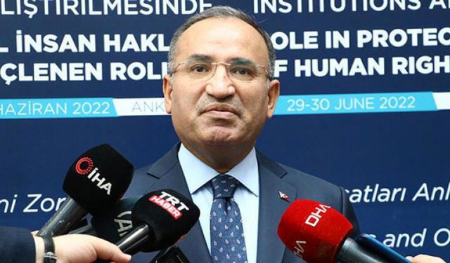 Adalet Bakanı Bozdağ: Hem başını açmak, hem başını örtmek, bu ikisi birlikte teminat altına alınıyor