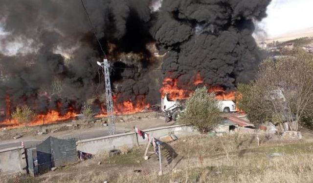 Ağrı'da yolcu otobüsü ile yakıt yüklü bir tanker kafa kafaya çarpıştı! Ölü ve yaralılar var