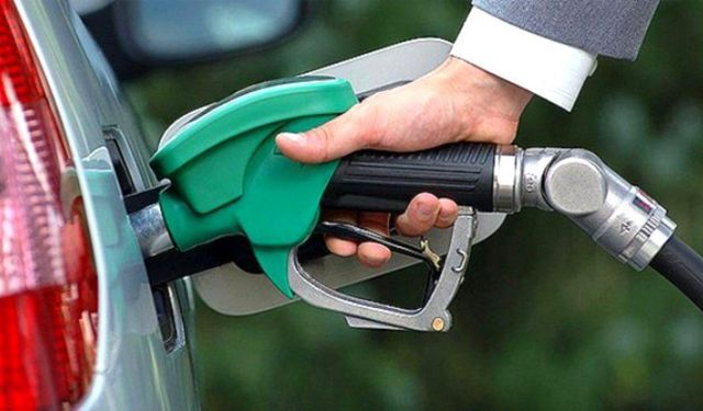 Akaryakıt fiyatları düşüyor! Benzine bir indirim daha geliyor