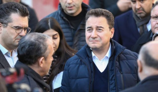 Ali Babacan'dan bayraklı teşekkür: 'Kardeşlerim' diyerek paylaştı