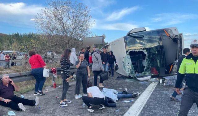 Anadolu Otoyolu'nun Bolu kesiminde feci kaza! Yolcu otobüsü devrildi