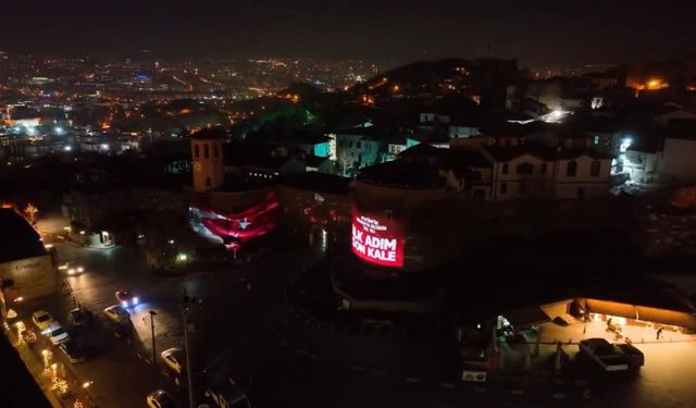 Ankara Kalesi’nde Türk bayraklı görsel şölen