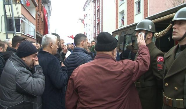 Askerin gözyaşlarını şehit yakını sildi!