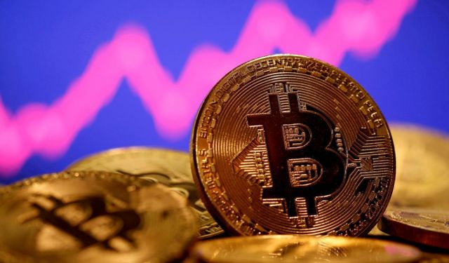 Bitcoin'de böyle düşüş görülmedi! 22 bin dolara kadar geriledi