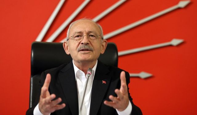 CHP Genel Merkezi'ne asılan afiş olay oldu: Yeter! Söz milletin