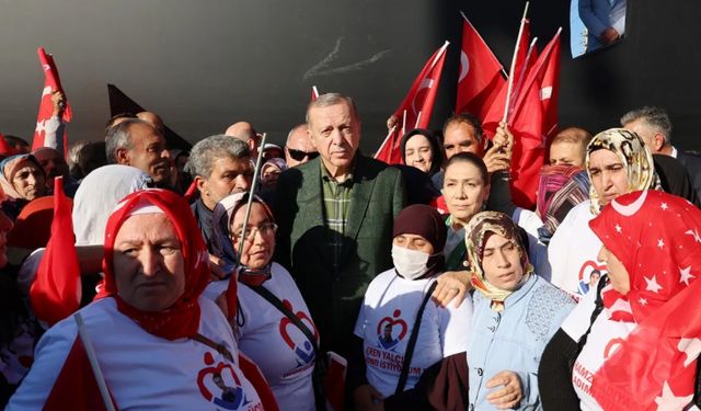 Cumhurbaşkanı Erdoğan Diyarbakır anneleriyle bir araya geldi