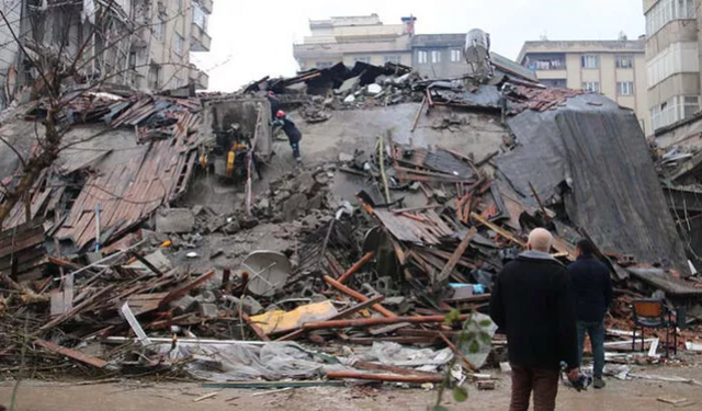 Deprem felaketinde ikinci gün! Vefat sayısı...