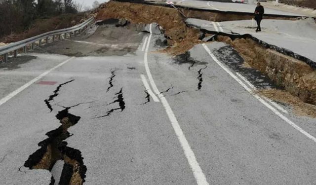 Depremin vurduğu 3 ile araç girişi yasaklandı!