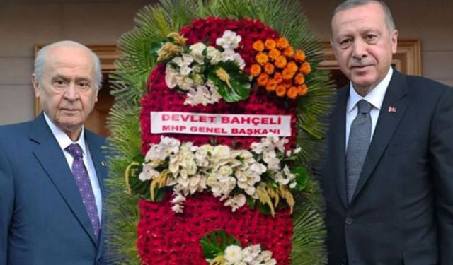 Devlet Bahçeli'den Erdoğan'a 21 turuncu gül ve 2023 çiçek işlemeli aranjman