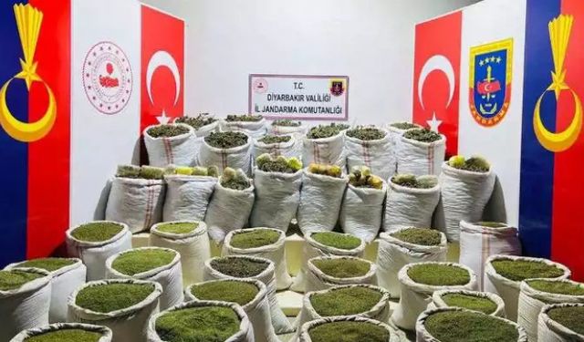 Diyarbakır'da teröristlere ait uyuşturucu ele geçirildi