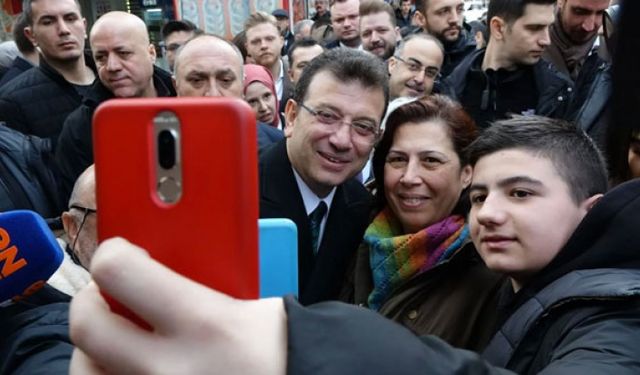 Ekrem İmamoğlu Bursa'da yoğun ilgiyle karşılandı! Yağmura rağmen izdiham oldu