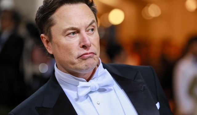 Elon Musk serveti 200 milyar dolar azalan ilk kişi oldu