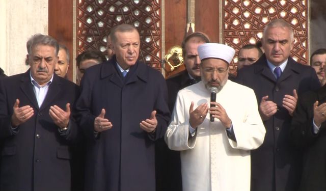 Erdoğan restorasyonu tamamlanan 3.5 asırlık Yeni Camii'yi yeniden ibadete açtı