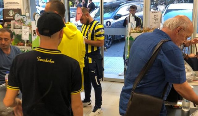 Fenerbahçe taraftarı maça Putin maskesiyle gitti