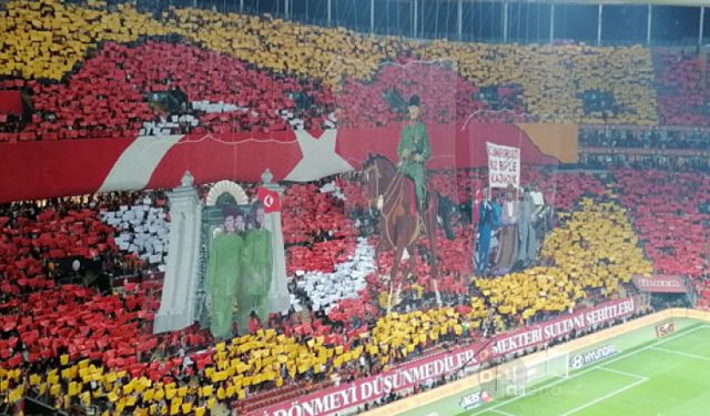 Galatasaray 100. yıl koreografisi ile sosyal medyayı salladı!