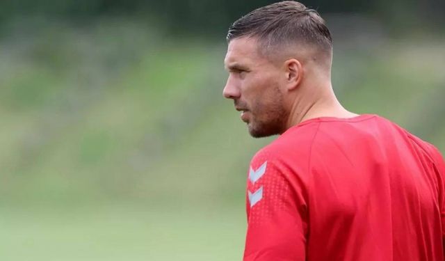 Galatasaray'ın eski oyuncusu Podolski'den depremzedelere yardım!