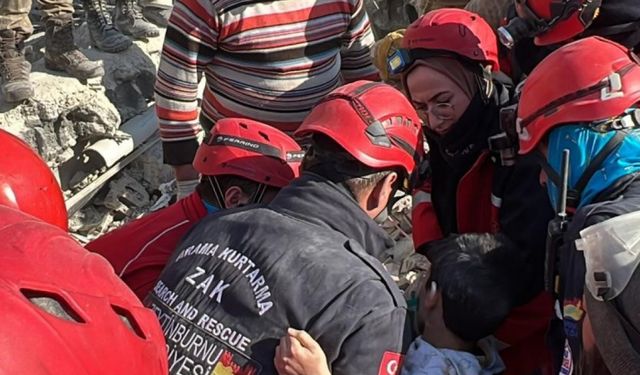 Gaziantep'te 9 yaşındaki Semih depremin 156. saatinde sağ olarak kurtarıldı