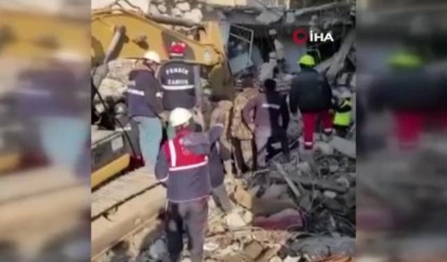 Hatay'da 150 saat sonra anne ve oğlu sağ kurtarıldı