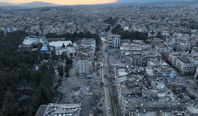 Hatay'da hasarlı evlerin içi dron ile görüntülendi