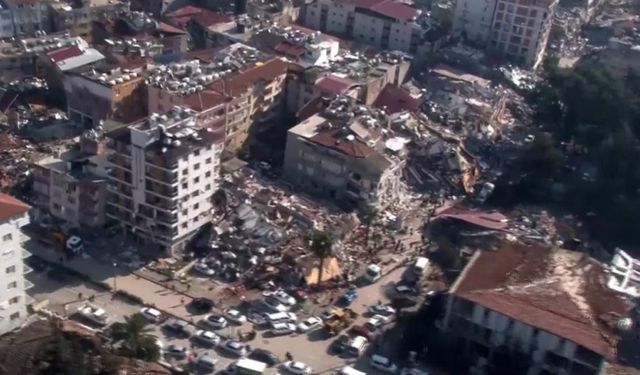 Hatay'daki enkaz yığınları helikopterle havadan görüntülendi