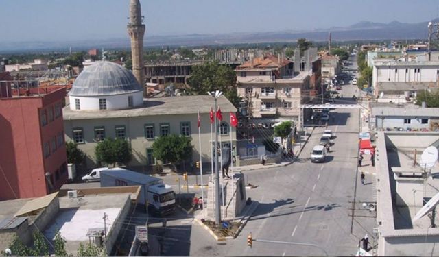 Hatay'ın Erzin ilçesinde tek bir bina dahi yıkılmadı! Belediye Başkanı kaçak yapıya...