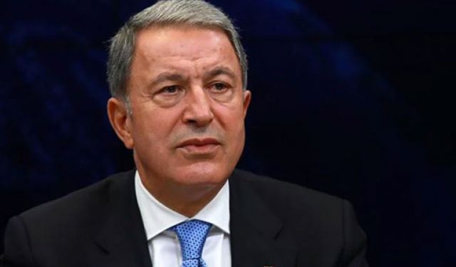 Hulusi Akar'dan 'Depremden sonra asker kışladan geç çıkarıldı' iddialarına yanıt