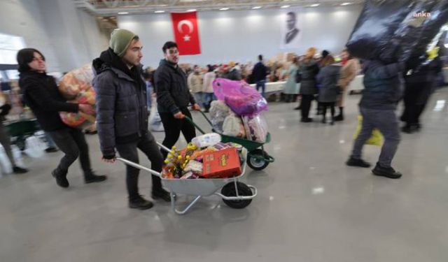 İBB'nin deprem bölgesine gönderdiği yardım TIR'ı sayısı 411'e ulaştı