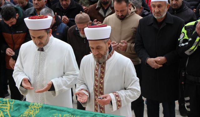 İmam babanın en acı görevi! Öldürülen oğlunun cenaze namazını kıldırdı