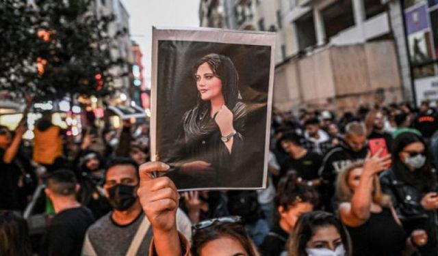 İran'da protestolar durmuyor: Mollalardan askerleri geri çekme kararı