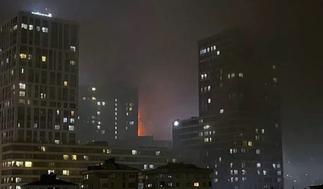 İstanbul'da lüks rezidansta dev yangın! Bina en alt kattan en üst kata kadar tutuştu