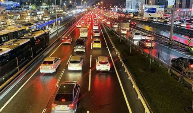 İstanbul’da trafik yoğunluğu yüzde 90'a ulaştı