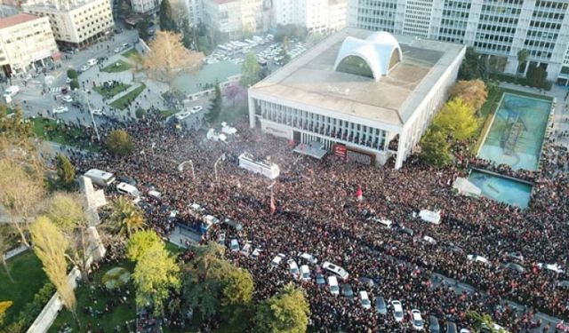 İstanbul Saraçhane'de Ekrem İmamoğlu mitingi! Liderlerden biri gelmiyor