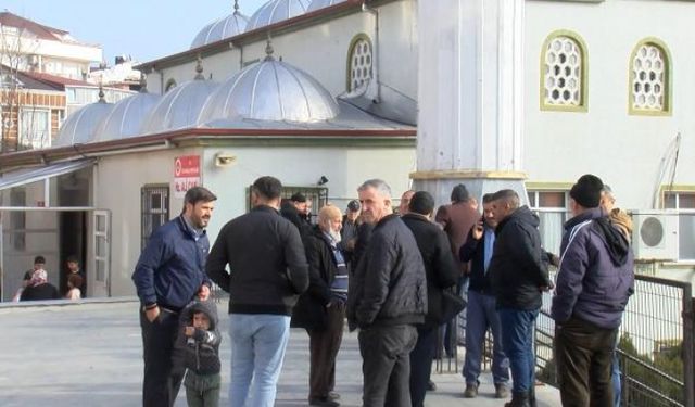 İstanbul Sultangazi'de müezzin bıçakla saldırdı: 'Yanlış namaz kıldırdın' demiş!