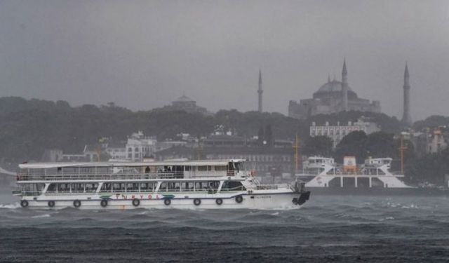 İstanbul'u lodos vurdu: Vapur seferleri iptal