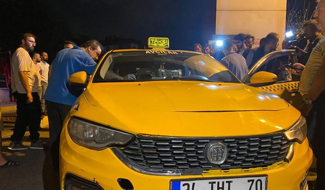 İstanbul'da bir kişi taksicinin falçatayla boğazını kesti