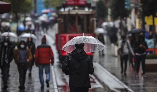 İstanbullular dikkat! Valilikten kuvvetli fırtına ve yağış uyarısı