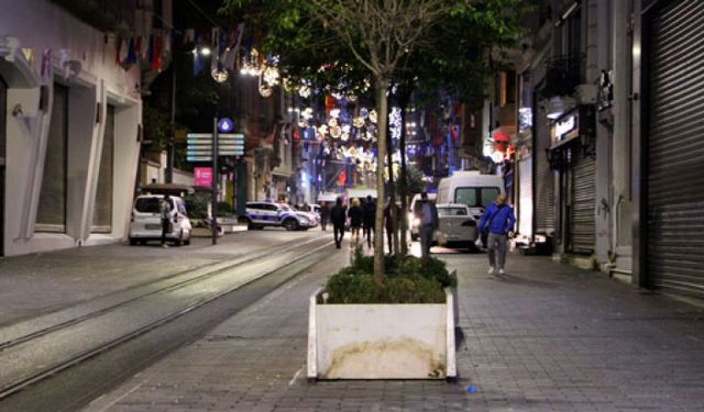 İstiklal Caddesi’ndeki saksılı banklar Beyoğlu Belediyesi tarafından söküldü