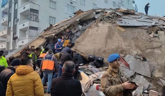 Kahramanmaraş'taki 7,4'lük deprem sonrası tüm dünya ayaklandı! Yardım ekipleri geliyor