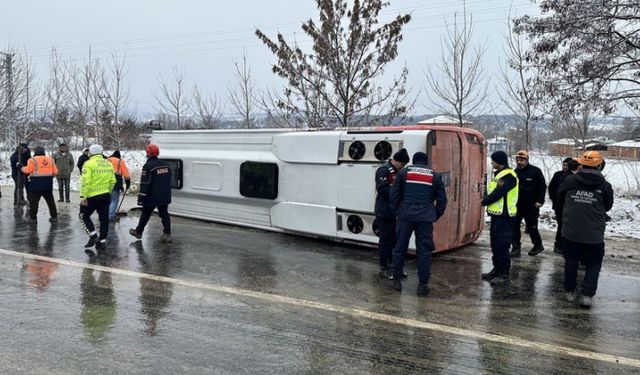 Kastamonu'da cenazeye gidenleri taşıyan otobüs devrildi, 13 kişi yaralandı!