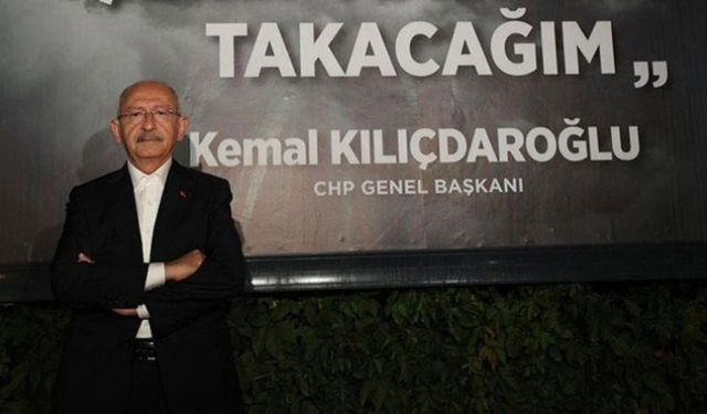 Kemal Kılıçdaroğlu aleyhindeki afişle poz verip paylaştı!