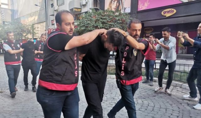 Kur'an-ı Kerim'i yırtıp yakan sanıklara istenen ceza belli oldu