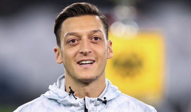 Mesut Özil futbolu bıraktığını açıkladı!