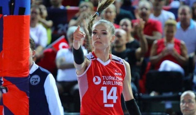 Milli voleybolcu Eda Erdem Dündar zatürreye yakalandı