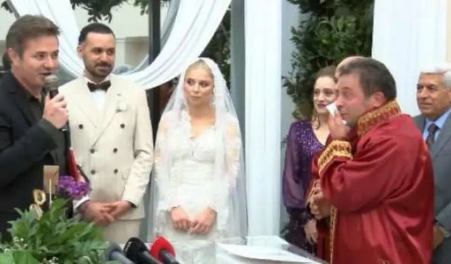 Nikah memuru karşısındaki gelini görünce gözyaşlarına boğuldu