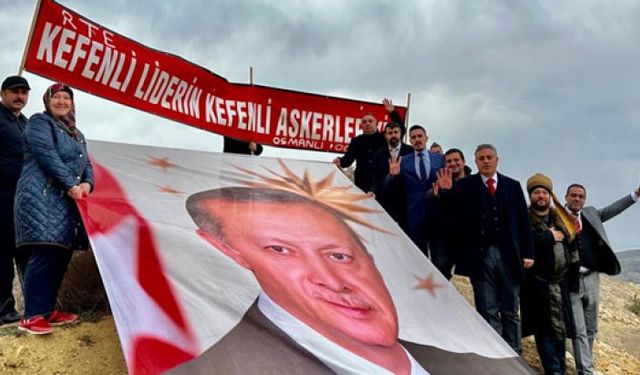 Osmanlı Ocakları Cumhurbaşkanı Erdoğan’ı Söğüt’te kefenli pankartla karşıladı