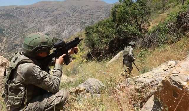 PKK'nın sözde Ayn İsa bölge sorumlusu teslim oldu! Ailesi Diyarbakır'da evlat nöbetindeydi