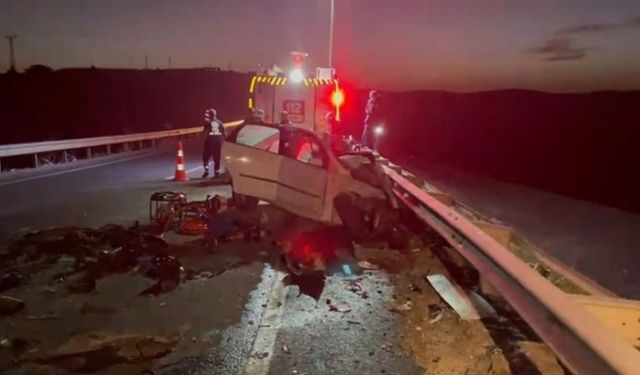 Şanlıurfa'da feci kaza! Otomobil tırla çarpıştı: 2 ölü 1 yaralı