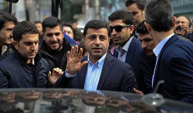 Selahattin Demirtaş gece yarısı apar topar Diyarbakır'a götürüldü geri cezaevine getirildi