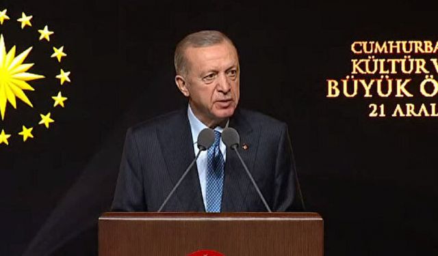 Son dakika! Cumhurbaşkanı Erdoğan, Cumhurbaşkanlığı Kültür ve Sanat Büyük Ödülleri Töreni'nde konuşuyor.