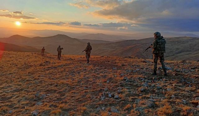 Suriye ve Yunanistan'a yasa dışı yollarla geçmeye çalışan 8 terörist yakalandı